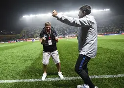 博鱼体育网页版-中超关键时刻走向成谜，斯图加特复出首秀，引发热议，资深球员宣示担当